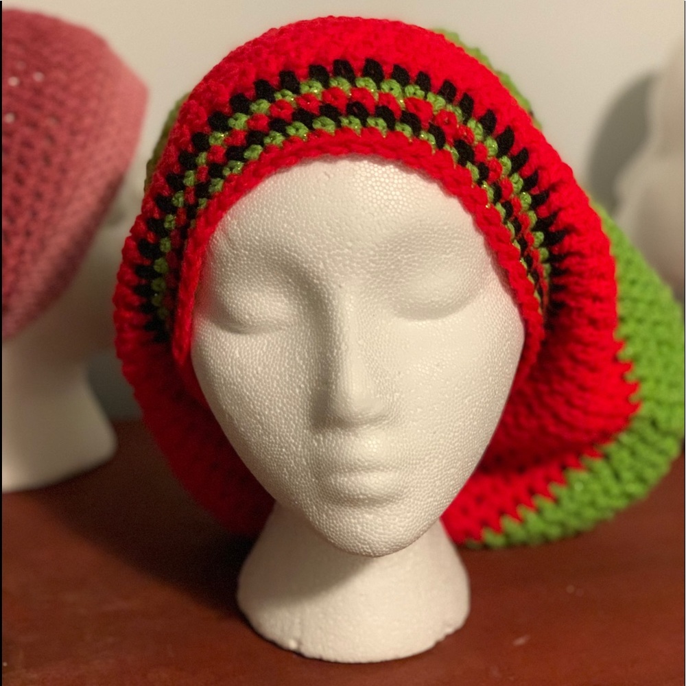 Slouchie in Red Heart - Picture 2 of 10